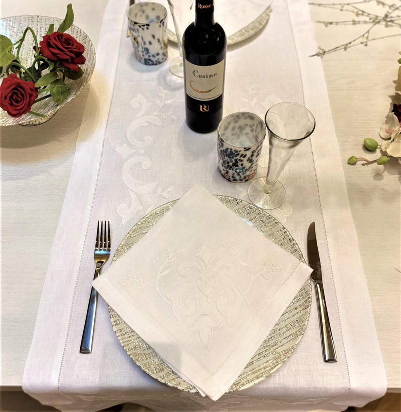 TABLE RUNNER LILIA LOGO